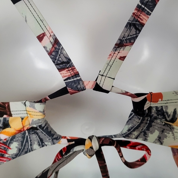 2/$60-BIKINI TOP- TROPICAL PRINT - Picture 3 of 3